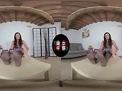 Jaw-Droppingly Sexy Lilian Tells You How To Jerk Off - VRFootFetish