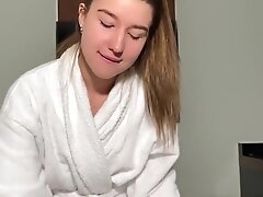 Shluha Otsosala V Otele. Minet Ot Pervogo Lica. Konchil V Rot