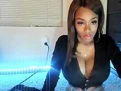 Tempting ebony amateur girl online video