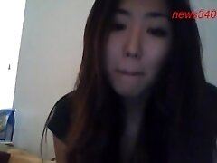 Stunning Asian slut shows off her bra on free sex chat