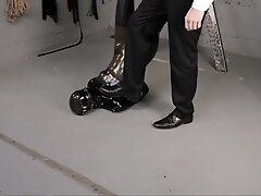 Latexbondage girl
