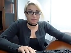 Asian Sekretarin gefangen masturbieren bei der Arbeit