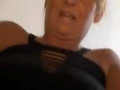 Nachbarin gerda spritz sie voll meine geile fotze