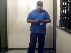 Real non-professional slut blows REAL pizza delivery dude.