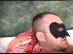 Troia pelosa fotte in mascherina