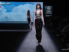 Braless Trends in Women's Fashion Style Compilation for Adventurous Dressers.5