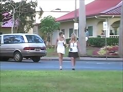 flasher-girl Carli 2