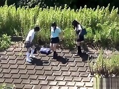 Japanese teenage skanks pissing